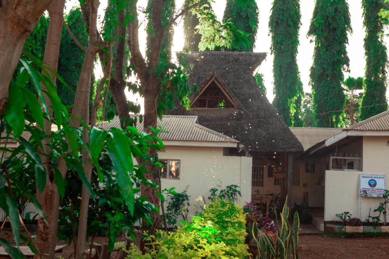 The Secret Garden Hotel Моши Екстериор снимка