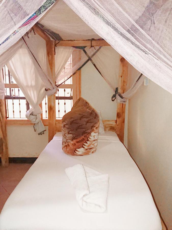 The Secret Garden Hotel Моши Екстериор снимка