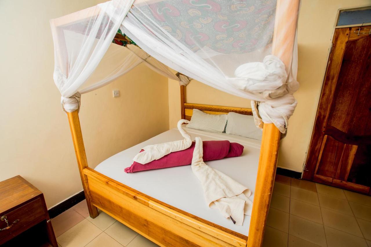 The Secret Garden Hotel Моши Екстериор снимка