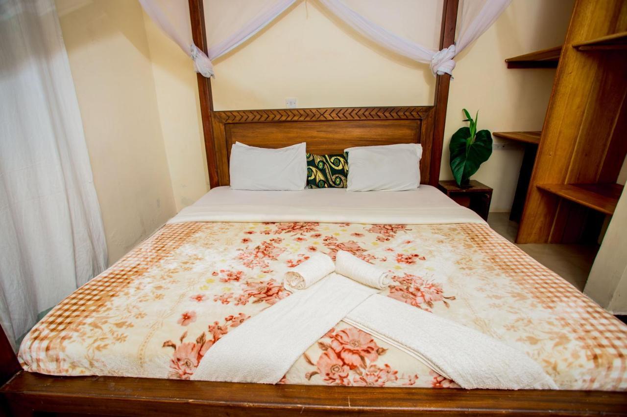 The Secret Garden Hotel Моши Екстериор снимка