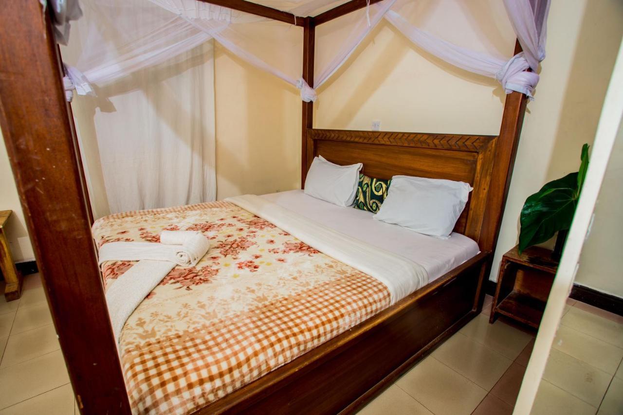 The Secret Garden Hotel Моши Екстериор снимка