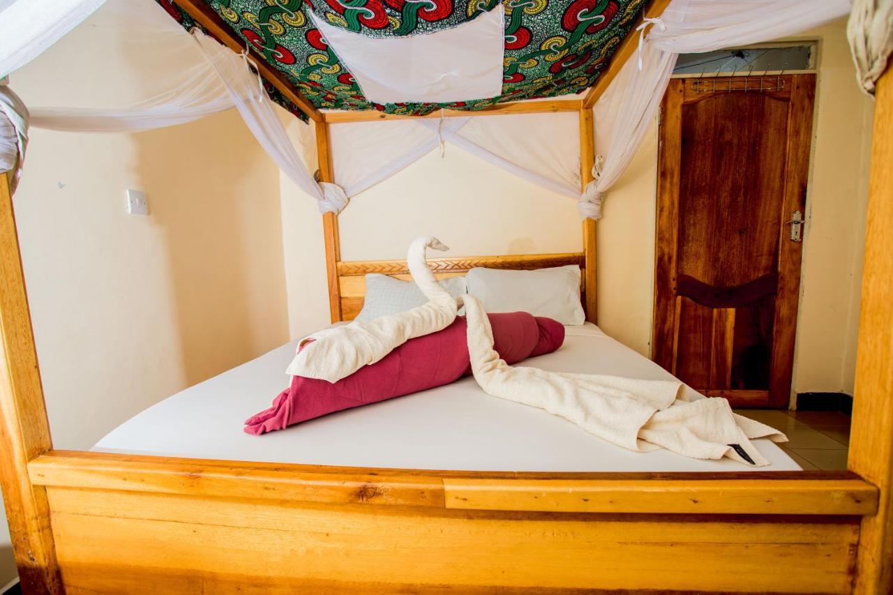 The Secret Garden Hotel Моши Екстериор снимка