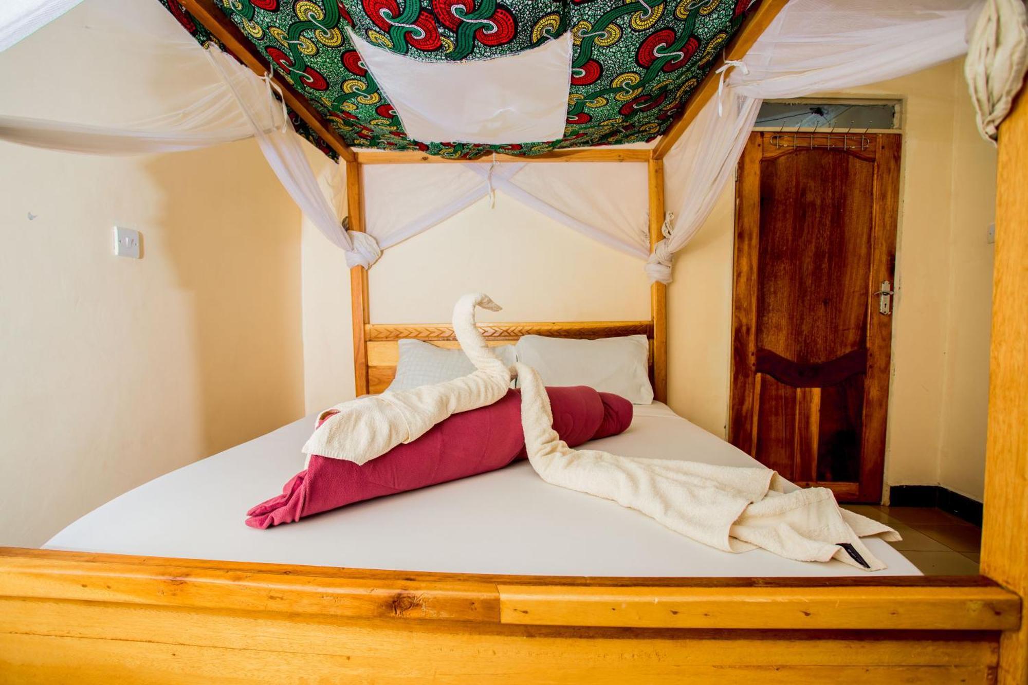 The Secret Garden Hotel Моши Екстериор снимка