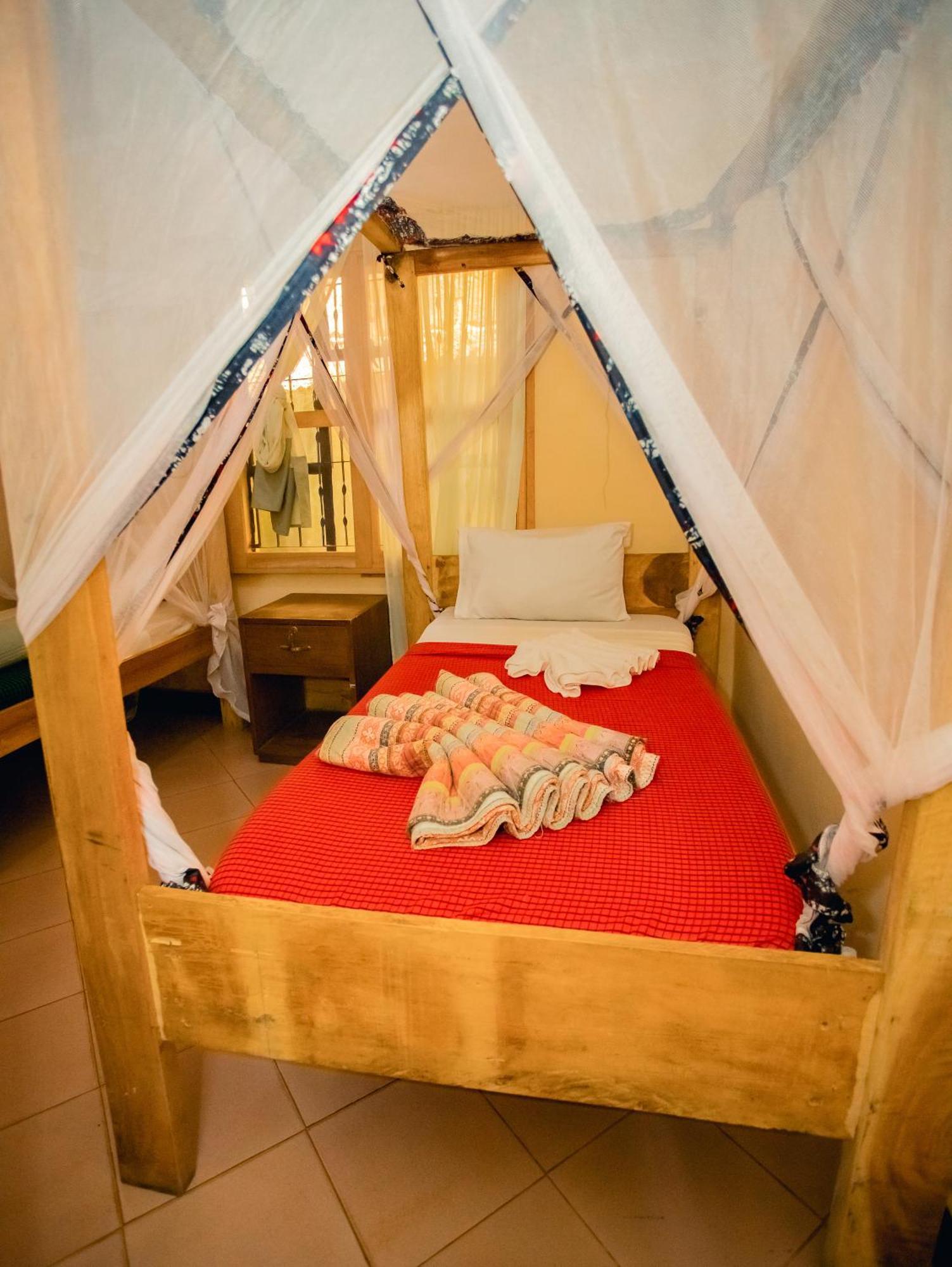 The Secret Garden Hotel Моши Стая снимка