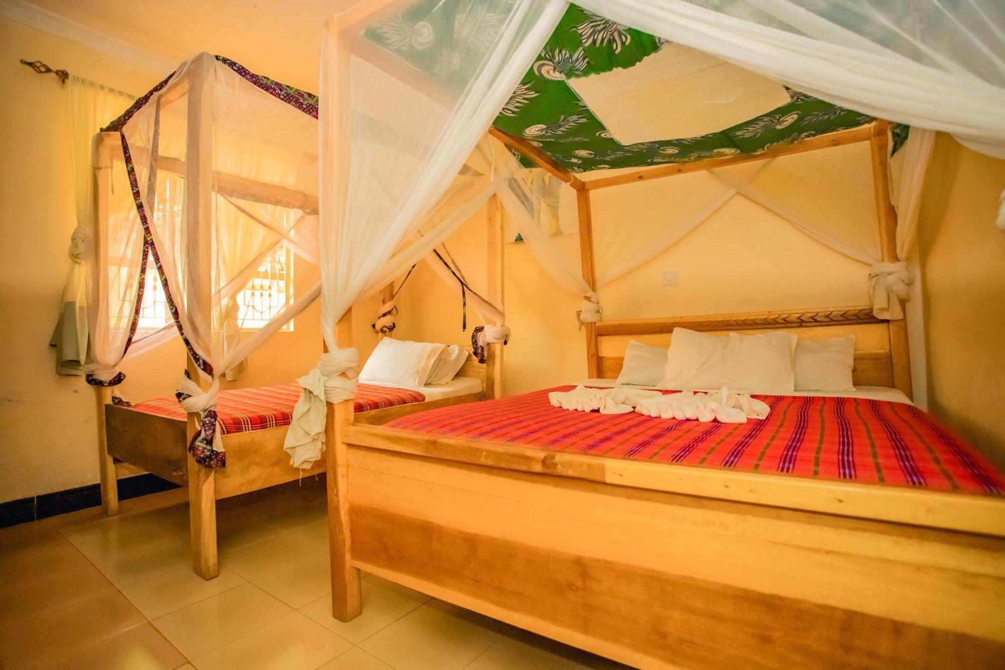 The Secret Garden Hotel Моши Екстериор снимка