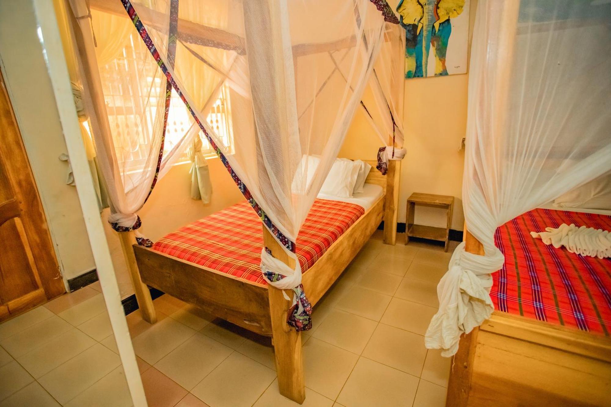 The Secret Garden Hotel Моши Екстериор снимка