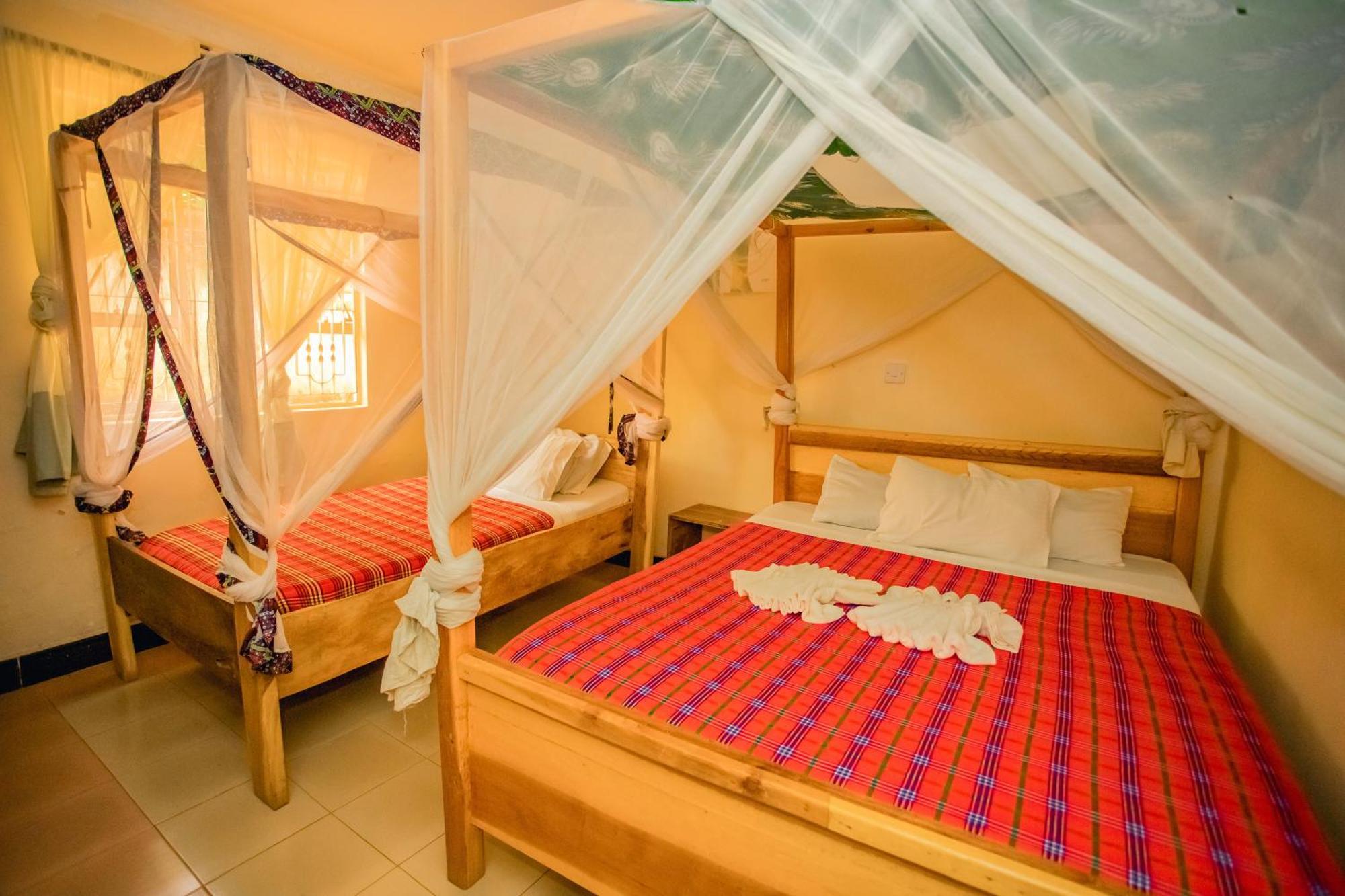 The Secret Garden Hotel Моши Екстериор снимка